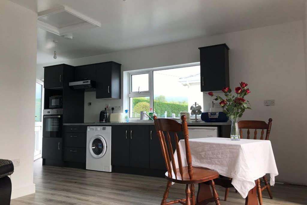 Robin'S Nest Apartment Donegal Town Екстериор снимка